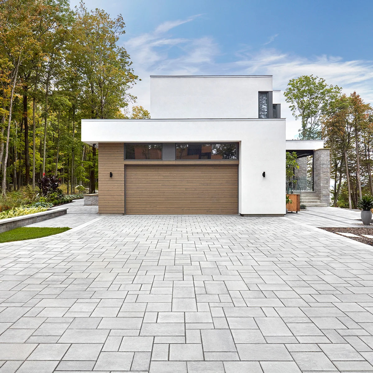Curved stone paver driveway in Rockland County NY